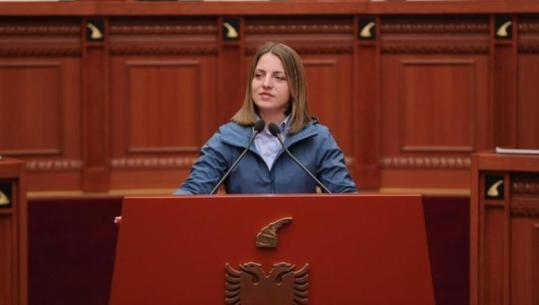 Neomalsorja e luginës së Drinit midis xhubletës dhe kostumit të deputetes: Nuk e kam ndërruar petkun