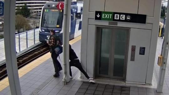 Pasagjeri në Seattle tmerrohet për vdekje, 26-vjeçari e shtyn në shinat e e trenit! Deklarata e autorit para gjykatës: Mund të ketë qenë binjaku im