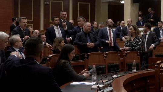 Flamur Noka kërcënon Taulant Ballën në seancë: Do të të rrjep si kec, të bëj atë që s’të shkon në mendje