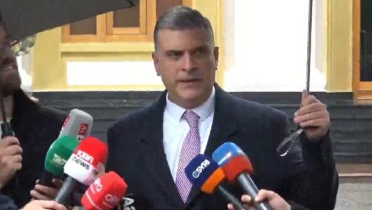 Blushi jashtë sallës së Kuvendit: Dënoj shkeljen e rregullores! Rama u heq taksat oligarkëve, por refuzon uljen e TVSH-së për produktet e shportës dhe heqjen e taksave mbi naftën