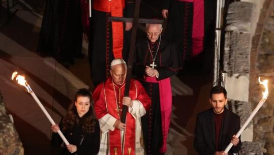 Vatikan/ Udha e Kryqit, Papa Leone XIV dhe mesazhi për luftën: Çdo autoritet do të duhet t’i përgjigjet para Zotit për mënyrën se si e ushtron pushtetin e marrë