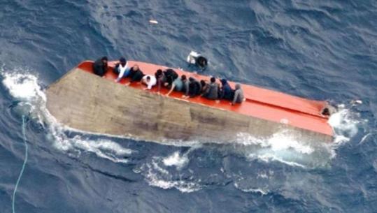 Tragjedi e rëndë në Mesdhe, mbytet varka me emigrantë pranë Libisë, 80 persona të zhdukur e 32 të shpëtuar (VIDEO)
