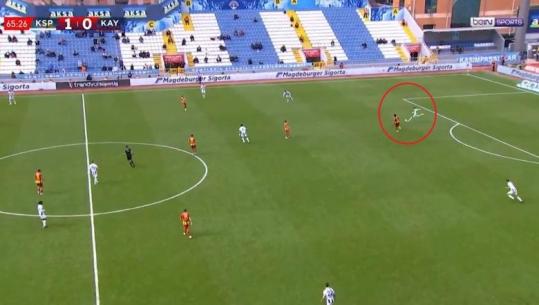 VIDEO/ Spektakël në Superligën turke, gardiani i Kasimpasa shënon 'nga porta në portë'