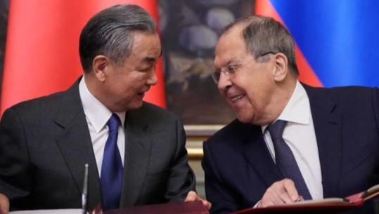 'Situata po del jashtë kontrollit', Kina i kërkon bashkëpunim Rusisë për të ndalur luftën në Iran