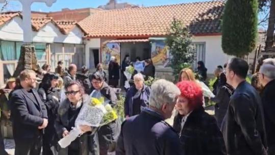 Një jetë në shërbim të artit dhe skenës, aktori Ilir Shkurti përcillet për në banesën e fundit