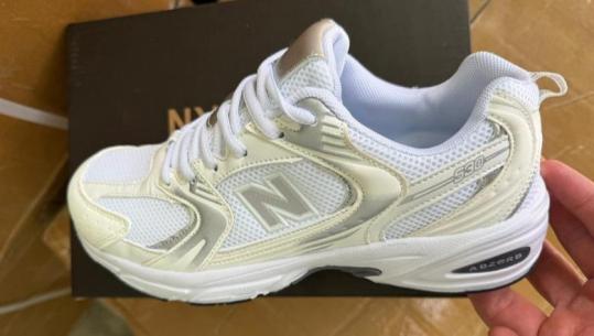 Kopje të markës ‘New Balance’, bllokohen 1500 palë atlete në Kakavijë