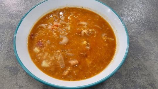 Supë me thjerrëza të kuqe nga zonja Albana