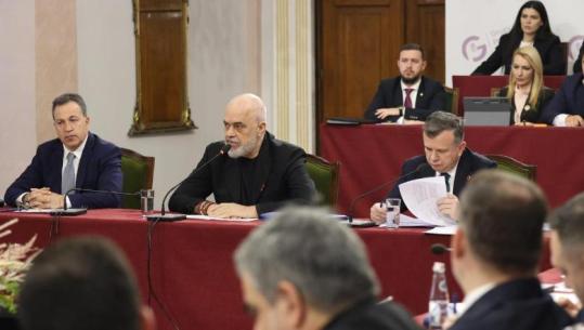 Kryeministri mbledh grupin parlamentar në kryesinë e Kuvendit, u lë porosi takimet me qytetarët! Rama do të ‘zbresë’ dhe vetë në terren