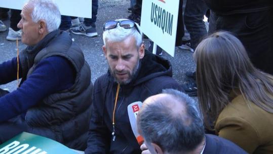 Protesta e fermerëve para Ministrisë së Bujqësisë: Skema e re kombëtare është tallje, kërkojmë subvencione! Po falimentojmë (VIDEO)