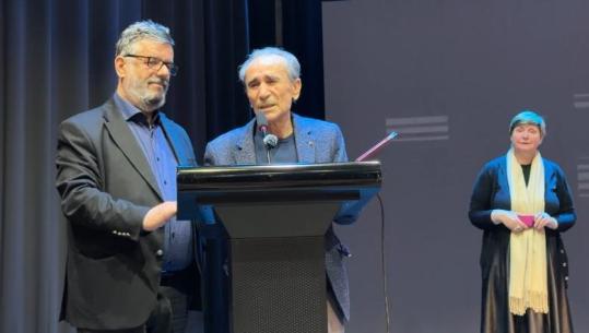 Zija Çela fiton çmimin 'At Zef Pllumi' 2026 në Lezhë për veprën 'Koka mbi katror'