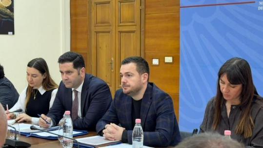 Ministri Salla në takim me blegtorët: Rritje fondesh për blegtorinë dhe forcim i kontrolleve për sigurinë ushqimore