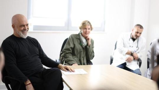 ‘Mjekët e urgjencës do të trajtohen si specialistë’, Rama nga Lezha: Problem menaxhimi, kyç ndërtimi i një spitali privat brenda atij publik