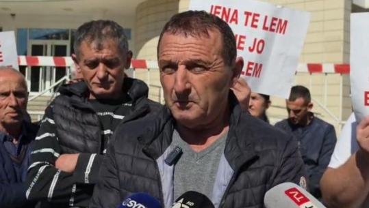 Resorti i Ulajt në Rrjoll/ Protestë para Prokurorisë së Shkodrës, banori: Dje më futën brenda teksa po prisja Ramën në Lezhë, çfarë jam unë kriminel