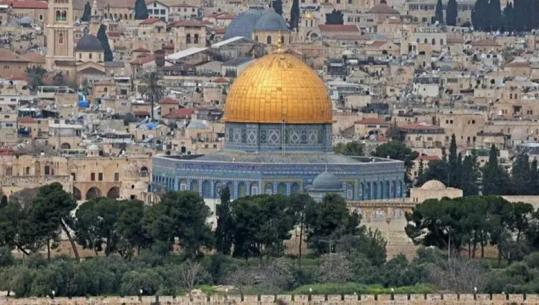 Besimtarët gati për t’u rikthyer, Izraeli rihap sot vendet e shenjta
