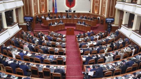 LIVE - Kuvend/ Blegtorët drejt falimentimit, Braçe interpelancë me ministrin e Bujqësisë! Deputeti socialist mbërrin me qese perimesh në duar (Rendi i ditës)