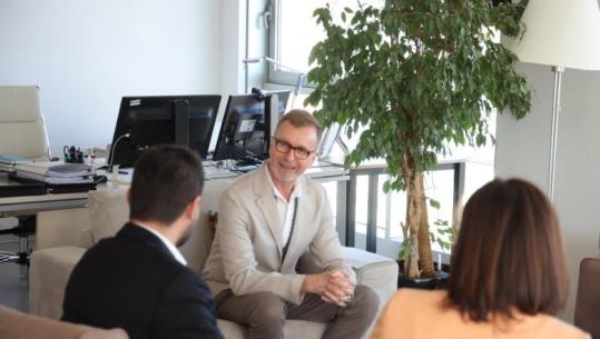 Ambasadori i BE-së takon Qorin dhe Lapajn, Gonzato: Pluralizmi forcon demokracinë