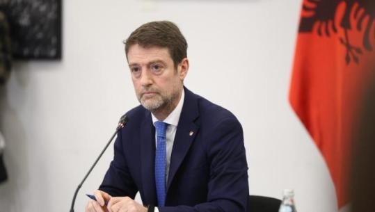 Ministri Hoxha: S’kemi aleancë me Serbinë, por mbrojtje interesash! Duhet të zgjidhet çështja me Kosovën, do të ndihmojmë dhe ne