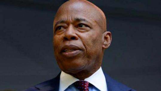 Ish-kryetari i Bashkisë së New Yorkut, Erik Adams, merr shtetësinë shqiptare