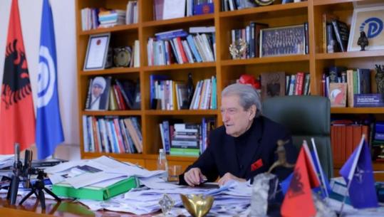 Militanti kritikon live Berishën për protestat: Vijmë 2 orë sa për të bërë foto e video