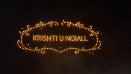 'Krishti u ngjall', dronët ndriçojnë qiellin e Dhërmiut për Pashkët ortodokse