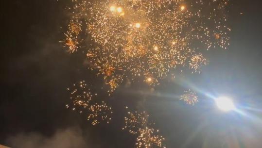 Pashkët ortodokse priten me fishekzjarrë në Vlorë