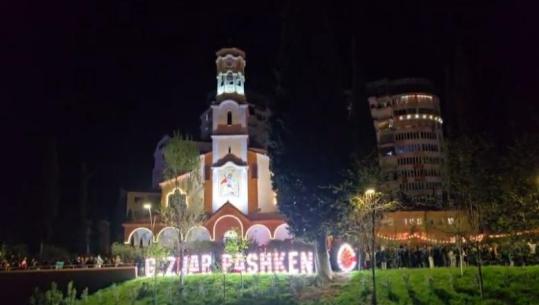 Pashkët ortodokse në Fier, besimtarët luten për paqe e dashuri