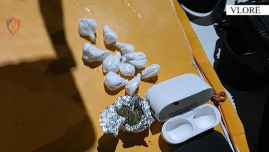 Arrestohet 17-vjeçari në Vlorë, i gjenden 10 doza kokaine në mbajtësen e kufjeve! Nën hetim një 16-vjeçar