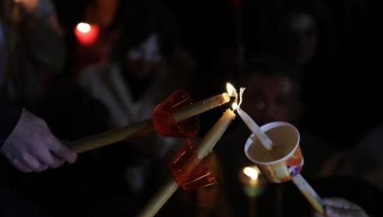 ‘Mrekullia e dritës ndezi zemrat e besimtarëve’, presidenti Begaj uron Pashkën ortodokse