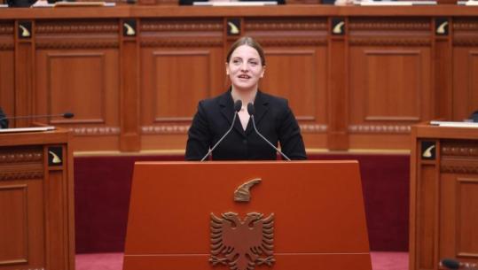 ‘S’kam me e lëshue gegnishten teme’, Koçeku u përgjigjet kritikave për artikulimin e saj: Nëse duhet qëndroj në gardhin tim, e nuk përtyp asfaltin e Tiranës