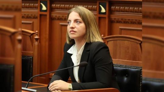 ‘S’kam me e lëshue gegnishten teme’, Koçeku u përgjigjet kritikave për artikulimin e saj: Nëse duhet qëndroj në gardhin tim, e nuk përtyp asfaltin e Tiranës