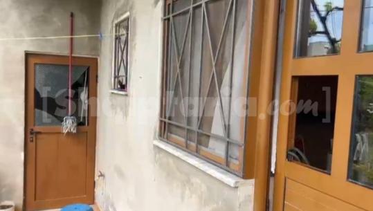 Tentativa e grabitjes shkon keq në Fier! 47-vjeçari futet për të vjedhur, por ngec në xhamin e derës dhe gjen vdekjen