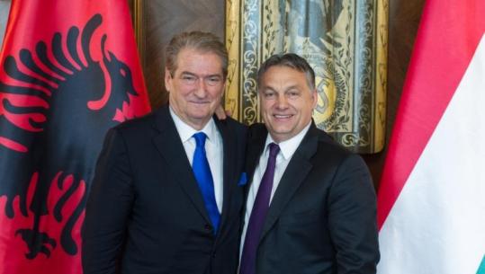 Adriatik Doçi: Pse humbja e Orban është një goditje për Sali Berishën, delegjitimimi i tij në krye të PD-së dhe mesazhi i gabuar i Tritan Shehut