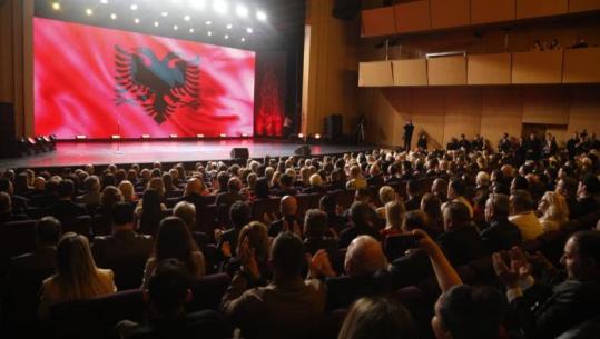 Nis edicioni i 4-t i Samitit të Diasporës në Teatrin e Operas dhe Baletit, Presidenti Begaj dekoron disa personalitete: Shqiptaria, një zemër që rreh kudo ku ka shqipëtar
