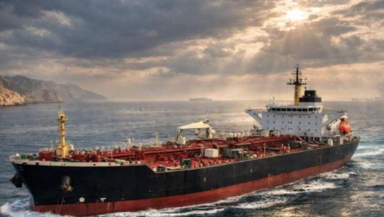 Lufta në Iran/ Cisterna kineze e naftës sfidon bllokadën e Trump dhe kalon nëpër Ngushticën e Hormuzit