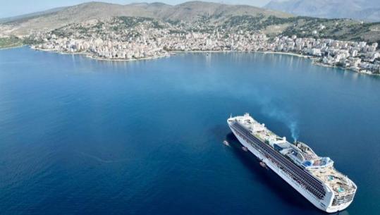 Kroçera ‘Sapphire Princess’ mbërrin në brigjet e Sarandës, sjell 1964 turistë nga e gjithë bota