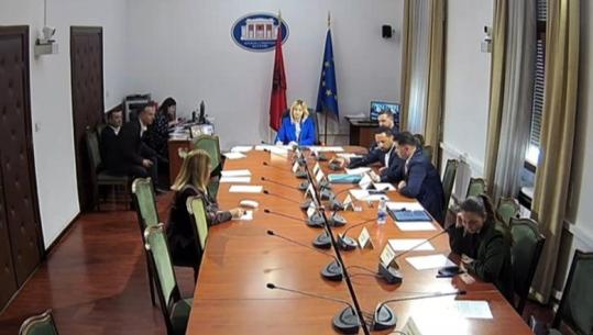 Opozita jashtë samitit të Diasporës/ Zhupa: S’përfshitë as komisionin, asnjë email zyrtar! PS: Biseda të mos politizohet, njoftimi ishte publik