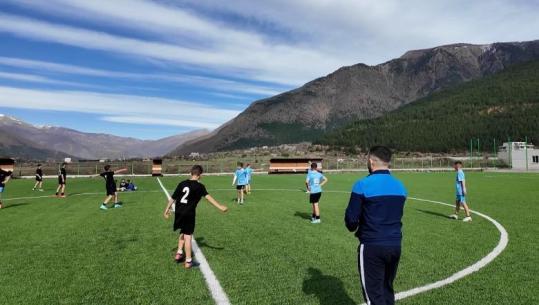 Rezultate dhe investime, fusha e re rrit pasionin për futbollin në Bulqizë! Fëmijët për Report TV: Stërvitemi çdo ditë