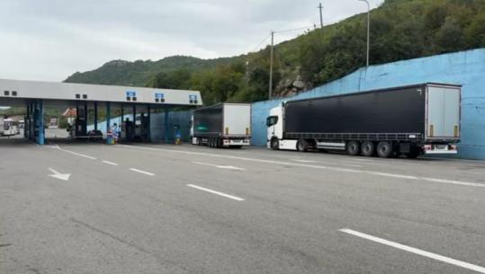Protesta e kamionistëve të Malit të Zi/ Bllokohet qarkullimi i mjeteve të tonazhit të rëndë në doganën e Hanin të Hotit