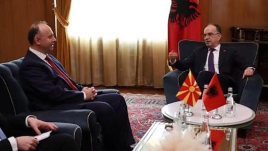 Presidenti Begaj takim me kryeparlamentarin Afrim Gashi: Studentëve në Maqedoninë e Veriut t’u lejohet dhënia e provimeve në gjuhën shqipe