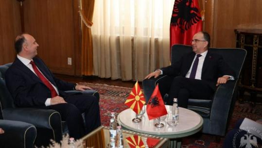 Presidenti Begaj takim me kryeparlamentarin Afrim Gashi: Studentëve në Maqedoninë e Veriut t’u lejohet dhënia e provimeve në gjuhën shqipe