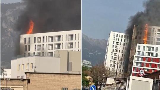 Zjarr në pallatin te 'Farmacia 10' në Tiranë, flakët përfshijnë gjithë objektin! Tymi mbulon zonën (VIDEO)