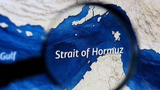SHBA forcon praninë ushtarak në Ngushticën e Hormuzit, gjashtë anije kthehen mbrapsht