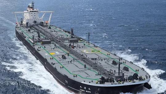 Media: Tankeri iranian anashkalon bllokadën amerikane, lundron në Hormuz