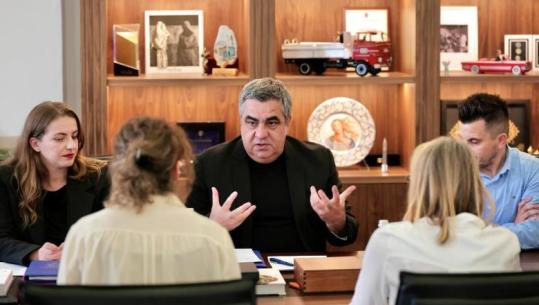 'Marubi' drejt bashkëpunimit me shkollën prestigjoze franceze të fotografisë, ministri Blendi Gonxhja zbulon planin për laborator dhe rezidenca artistike