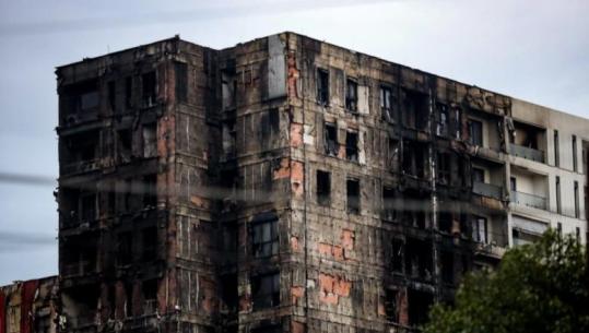 Djegia e pallatit te ‘Arlis’/ Dyshohet se zjarri nisi nga pakujdesia e disa të miturve, i vunë flakën plehrave të marketit! U kapën nga kamerat e sigurisë