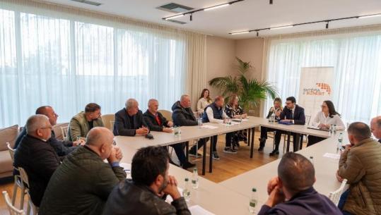 Reduktimi i urbanëve pas rritjes së çmimit të naftës, qeveria dhe bashkia dakord për subvencion 50 lekë për litër! Nga sot transporti rikthehet në normalitet