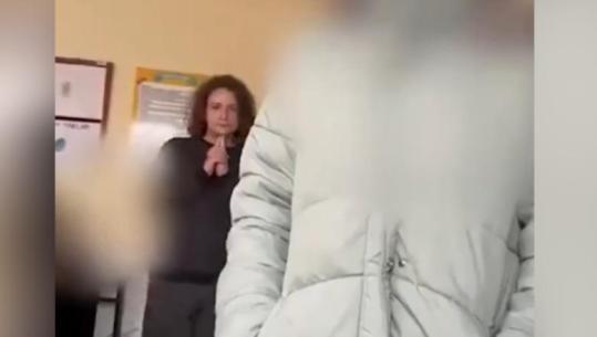 Turqi/ 14-vjeçari i armatosur hapi zjarr brenda shkollës, publikohen pamjet nga sjellja e çuditshme e të miturit para sulmit