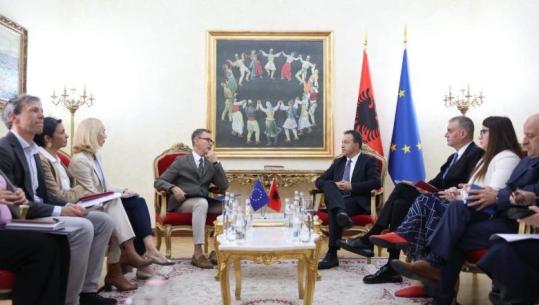 Nis projekti 'EU for Democracy' për forcimin e rolit të Kuvendit, Peleshi me Ambasadorin Gonzato: Hapa konkretë drejt integrimit në BE