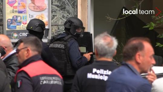 Grabitet një bankë në Itali, autorët e armatosur mbajnë peng 25 persona, i lirojnë pas mbërritjes së forcave të rendit