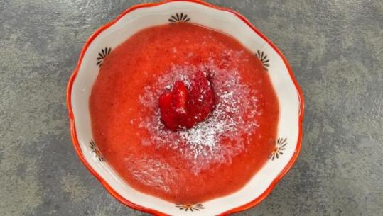 Ëmbëlsirë me luleshtrydhe dhe puding nga zonja Albana